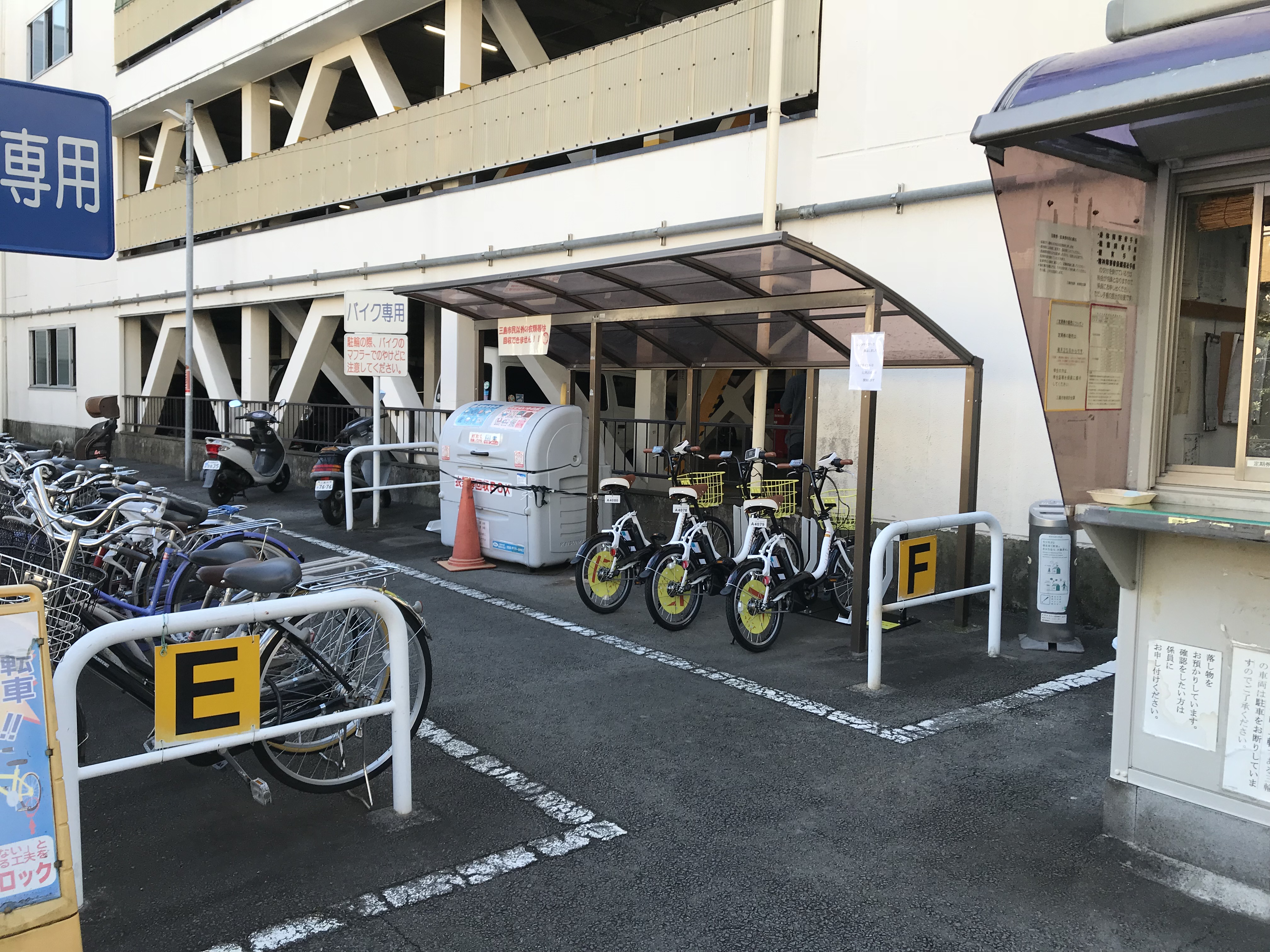 自転車 等 駐 車場