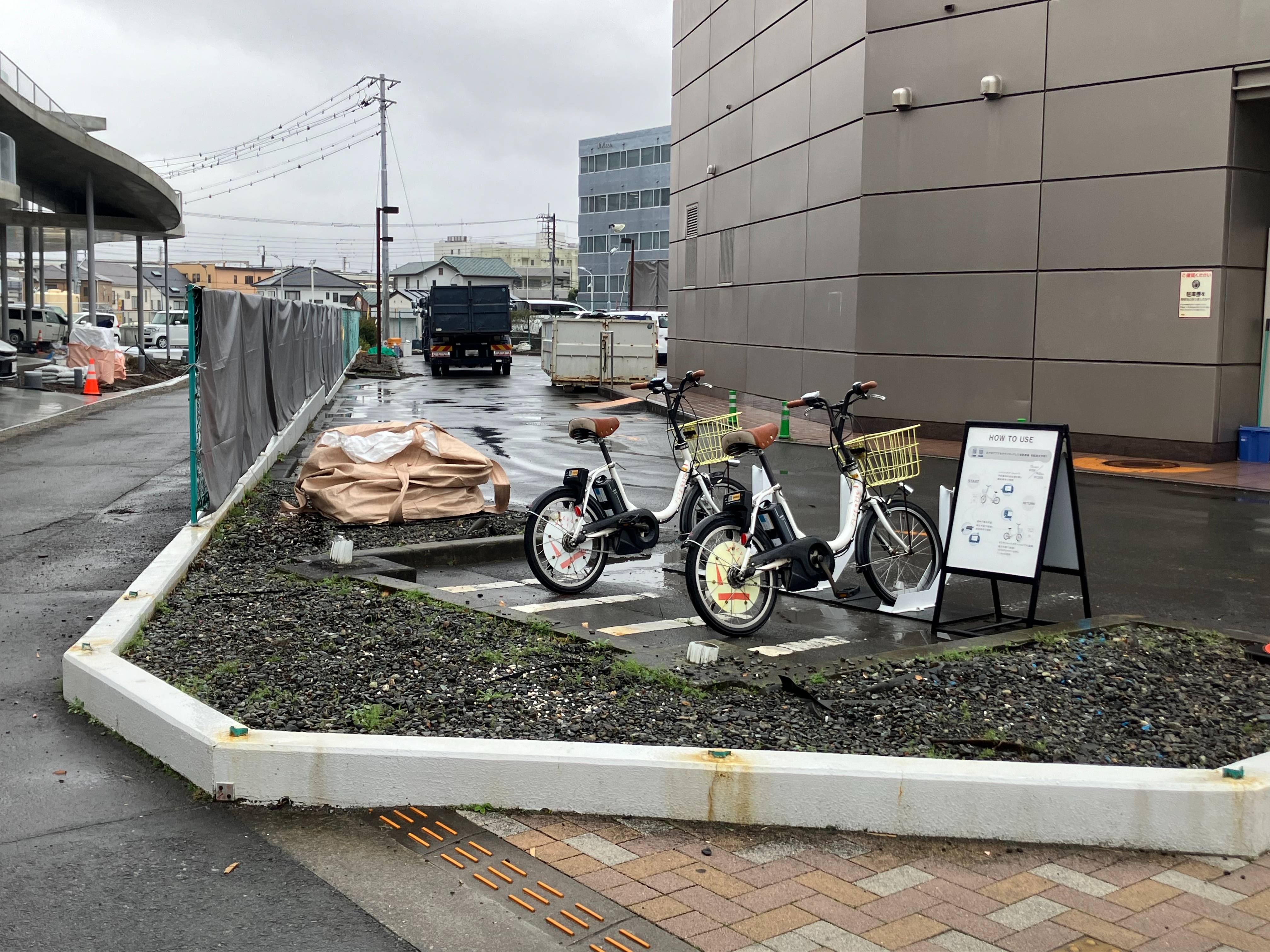 三島駅 ほぼ新品 シティサイクル シルバー ヨドバシ.com 