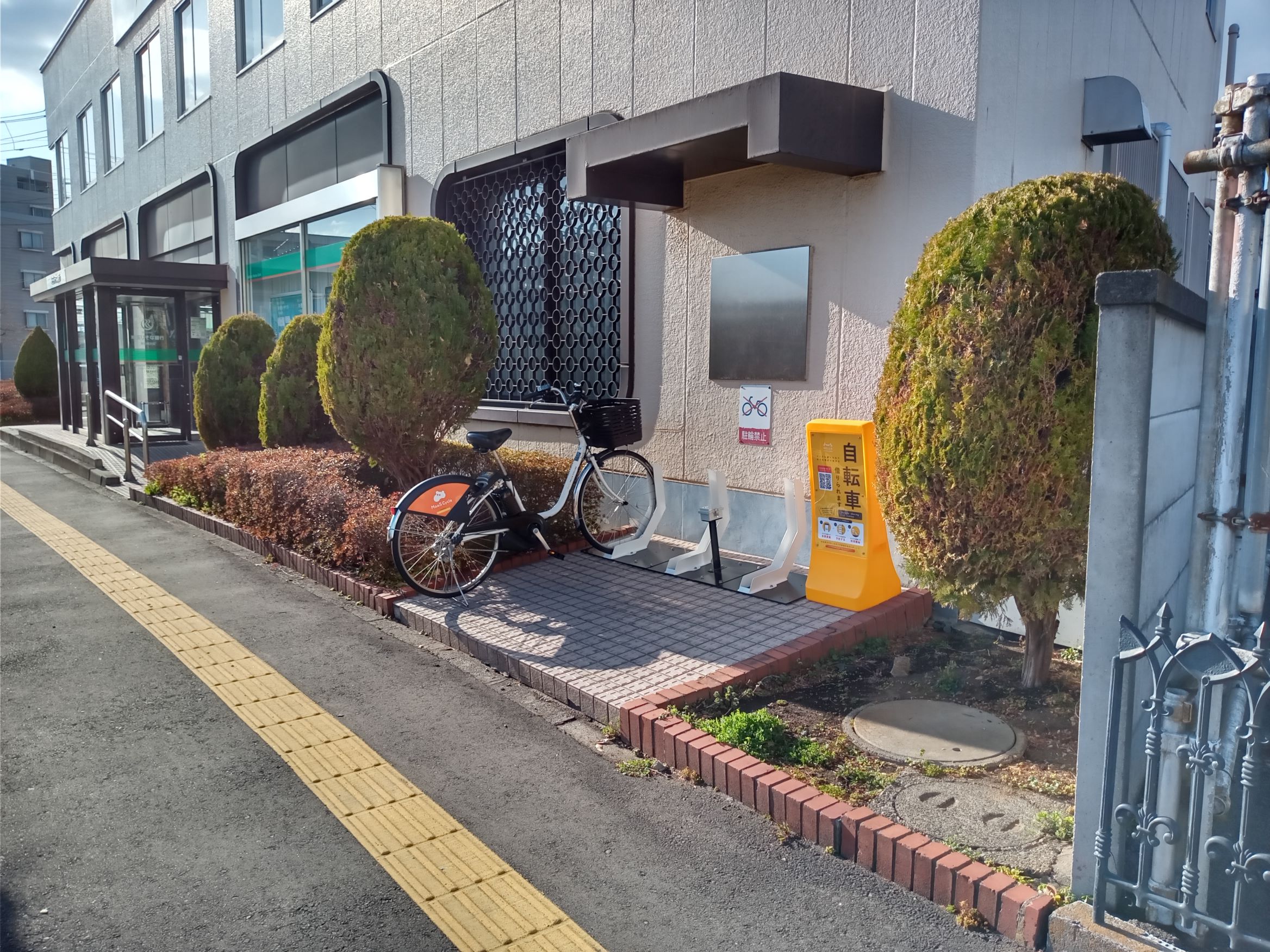 埼玉りそな銀行 東岩槻支店 (HELLO CYCLING ポート)の画像1
