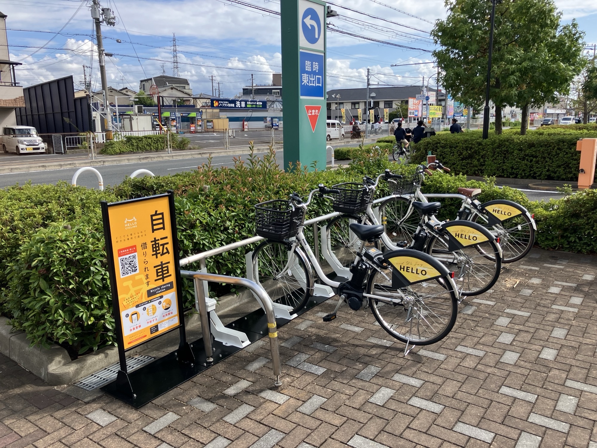 アリオ鳳　平面駐車場側