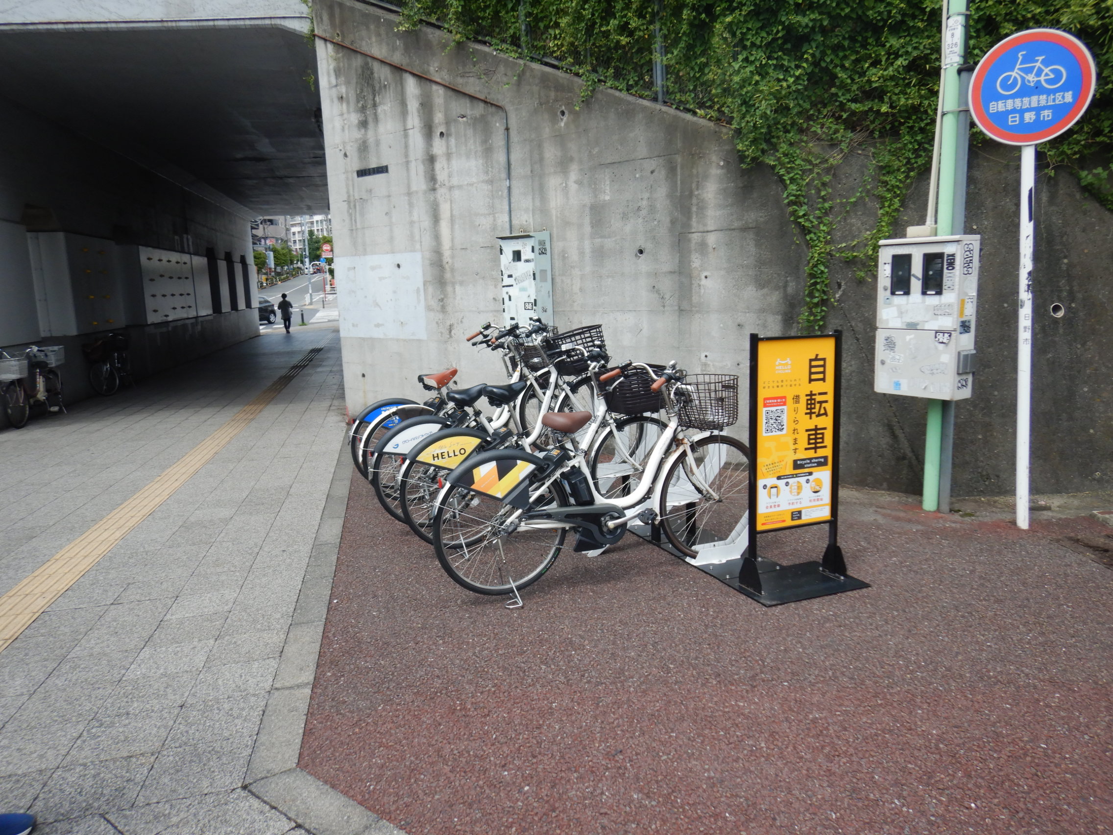 日野駅前東口広場