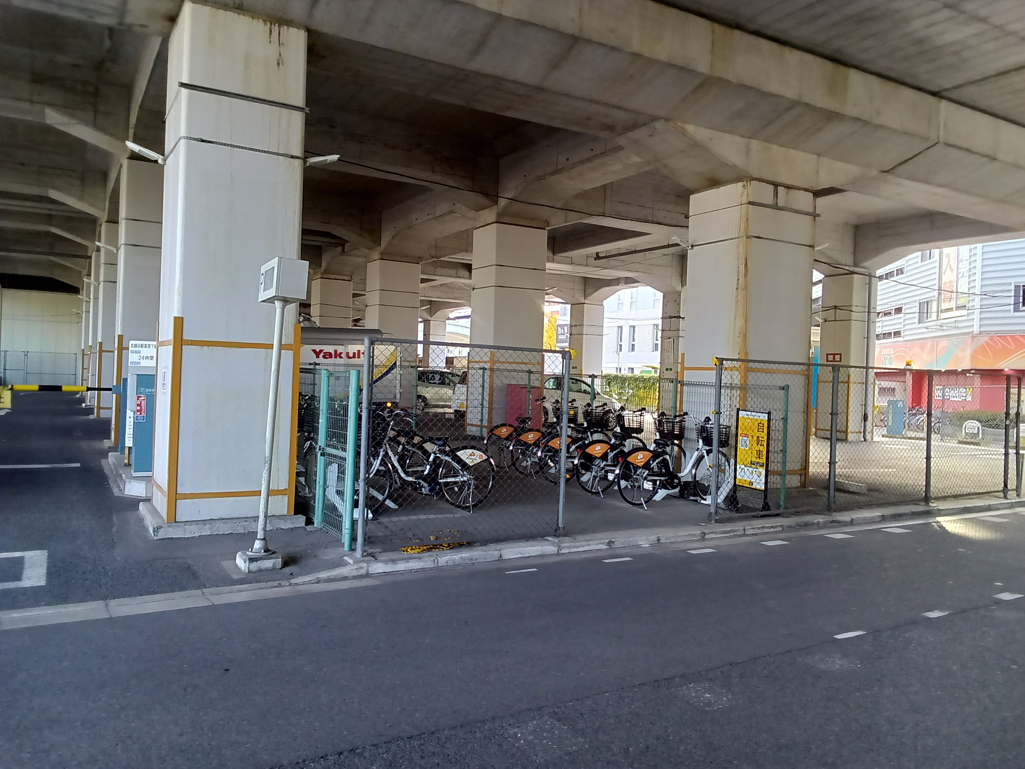 北越谷駅北側高架下