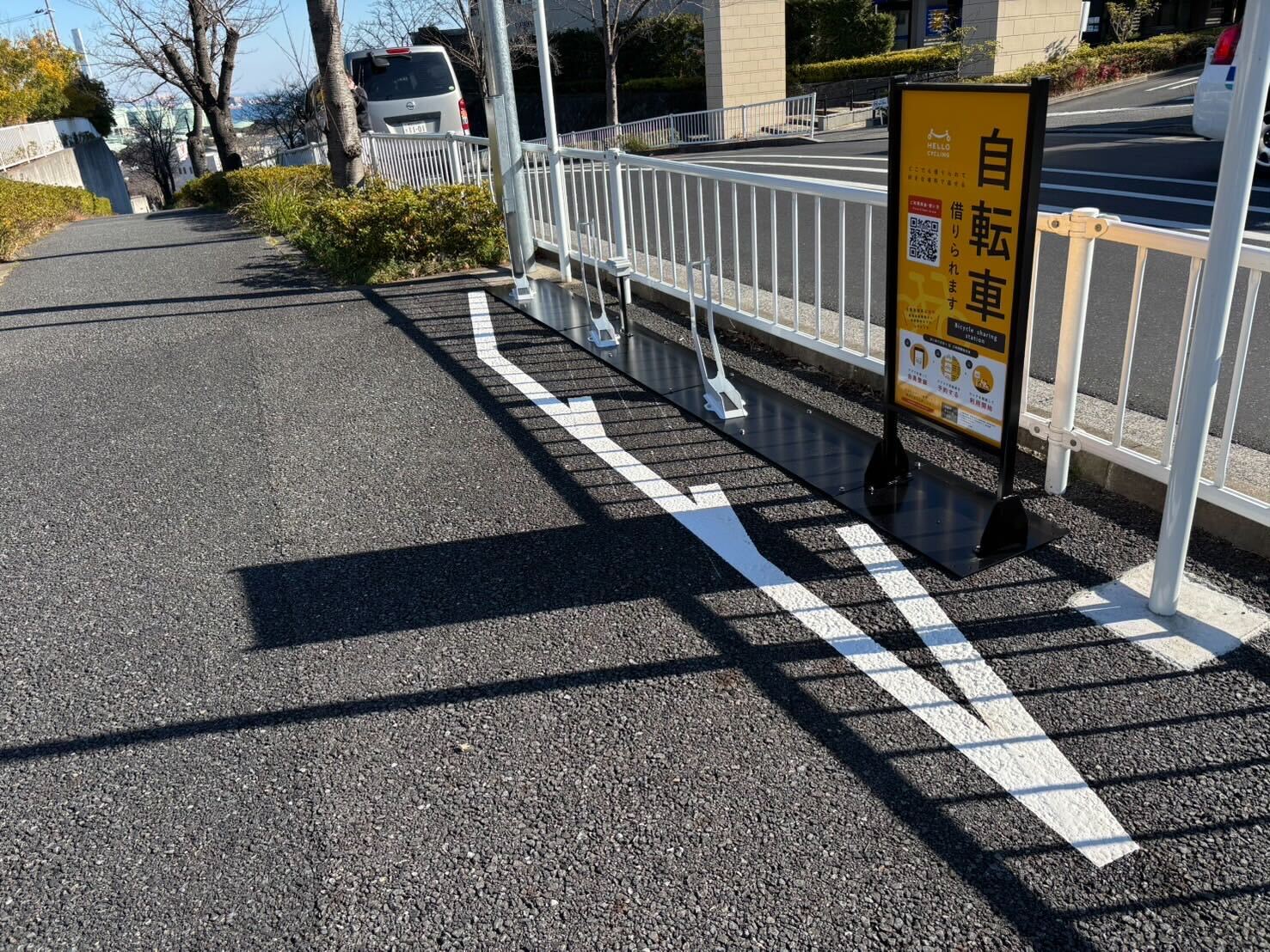 マルエツ磯子店前