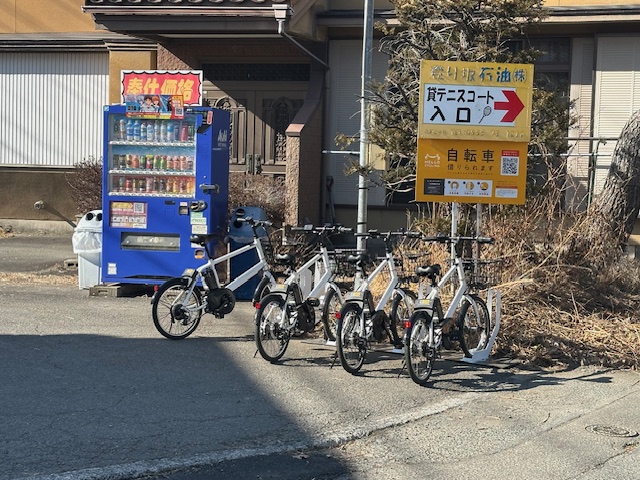 登り坂　貸テニスコート入口