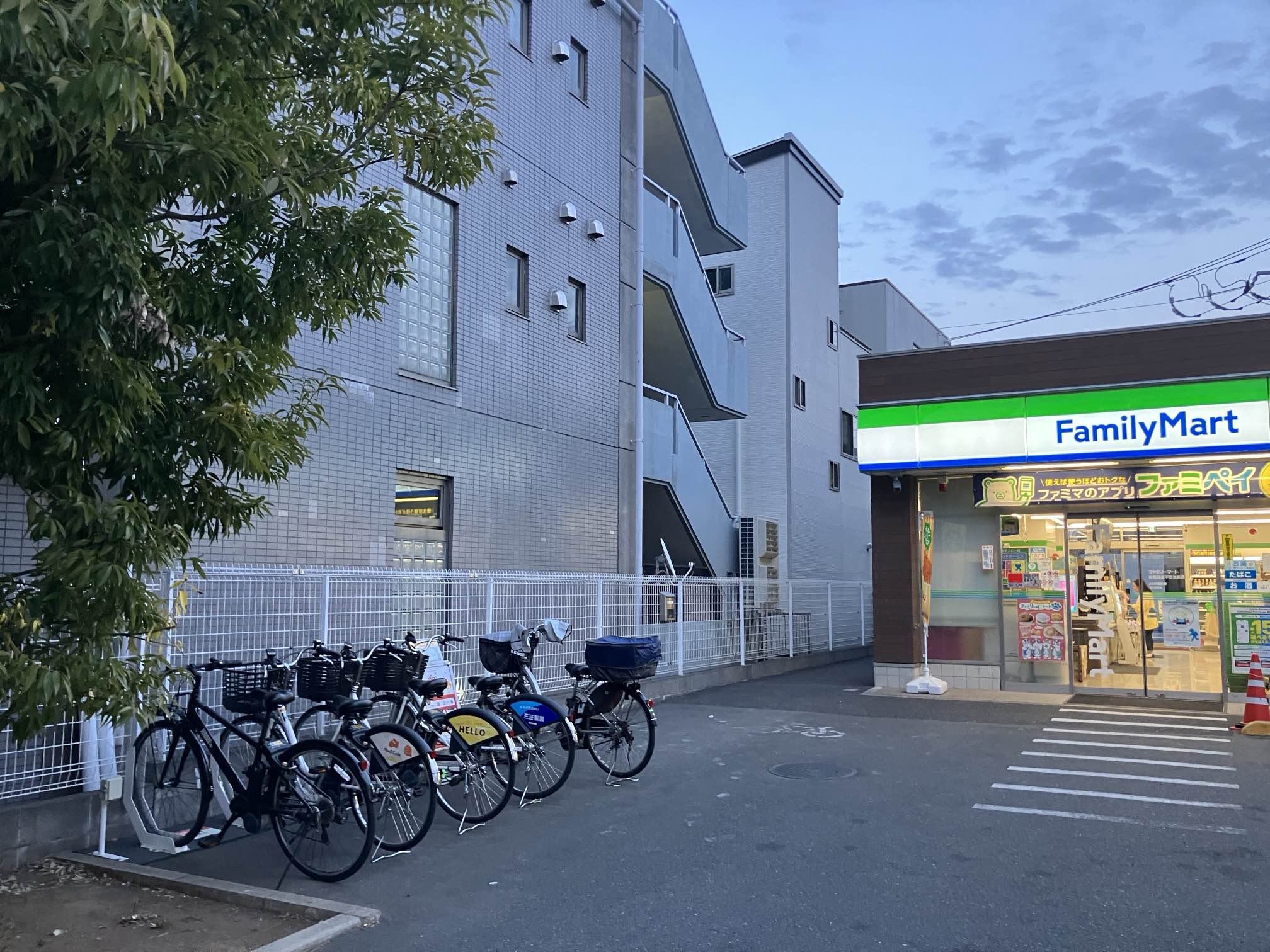 ファミリーマート　板橋高島平団地前店(1)