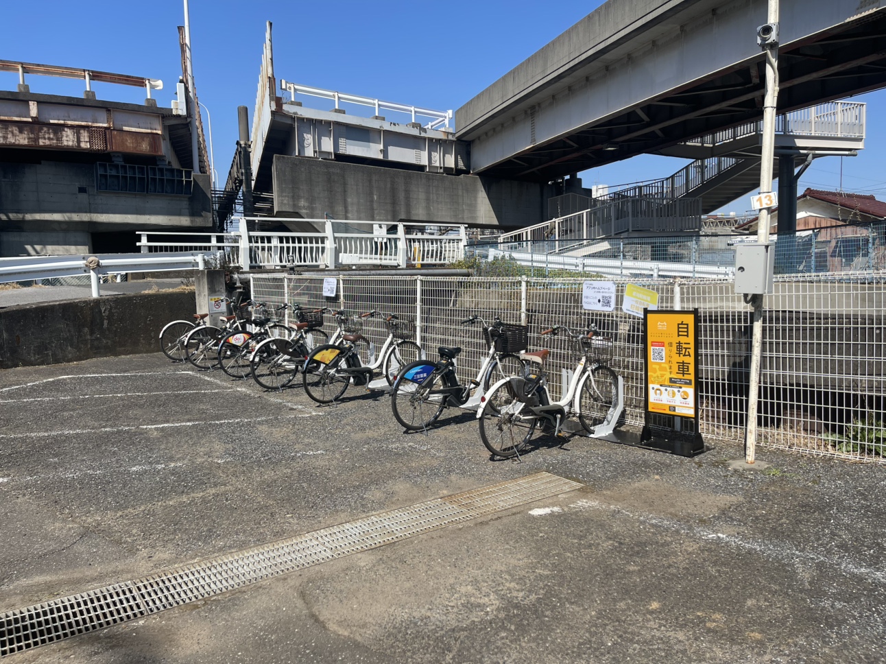 馬橋駅東口高架下駐輪場
