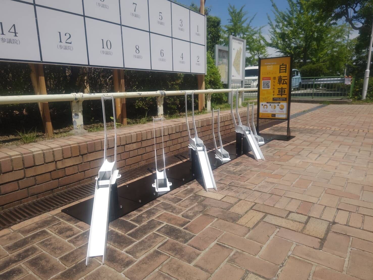UR 賃貸住宅 アミティ学園西町  (701 号棟東側)