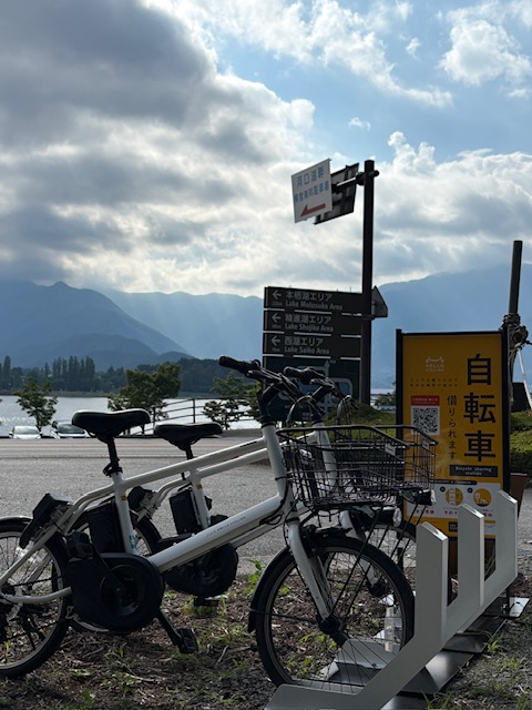 河口湖畔　村営無料駐車場前
