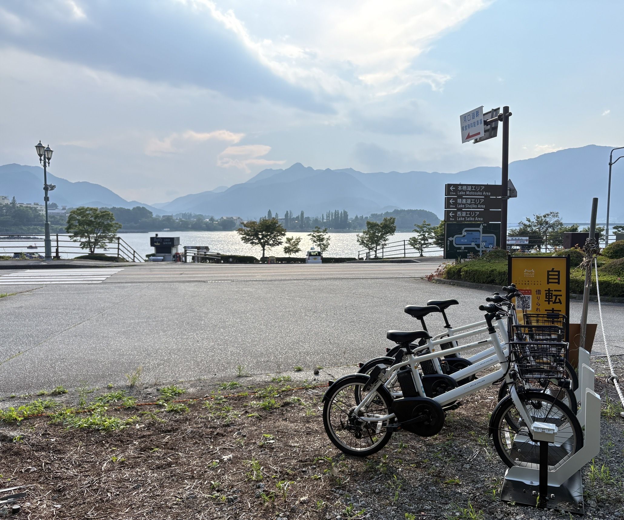 河口湖畔　県営無料駐車場前