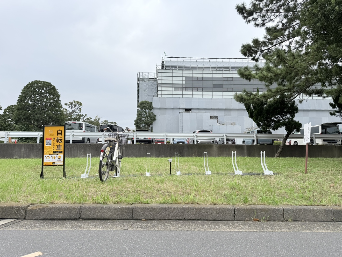 塩浜市民体育館駐車場前