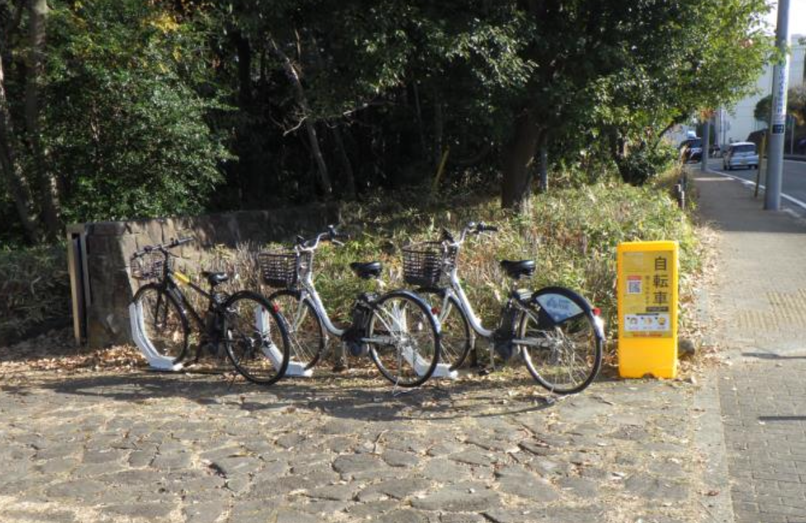 谷戸山公園南入口付近