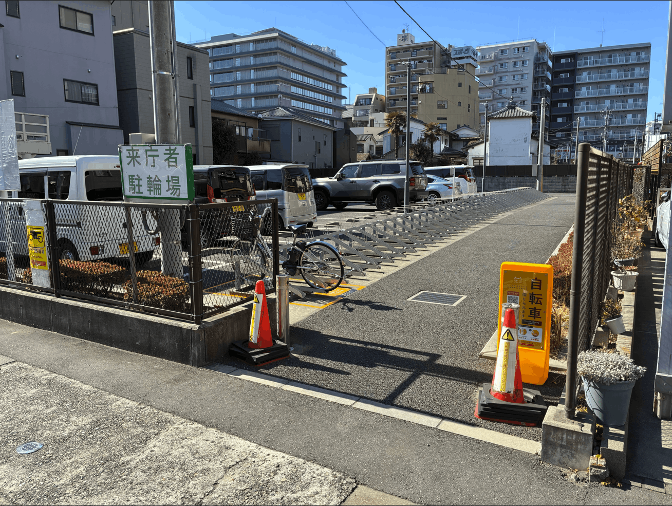 草加市役所第二庁舎前