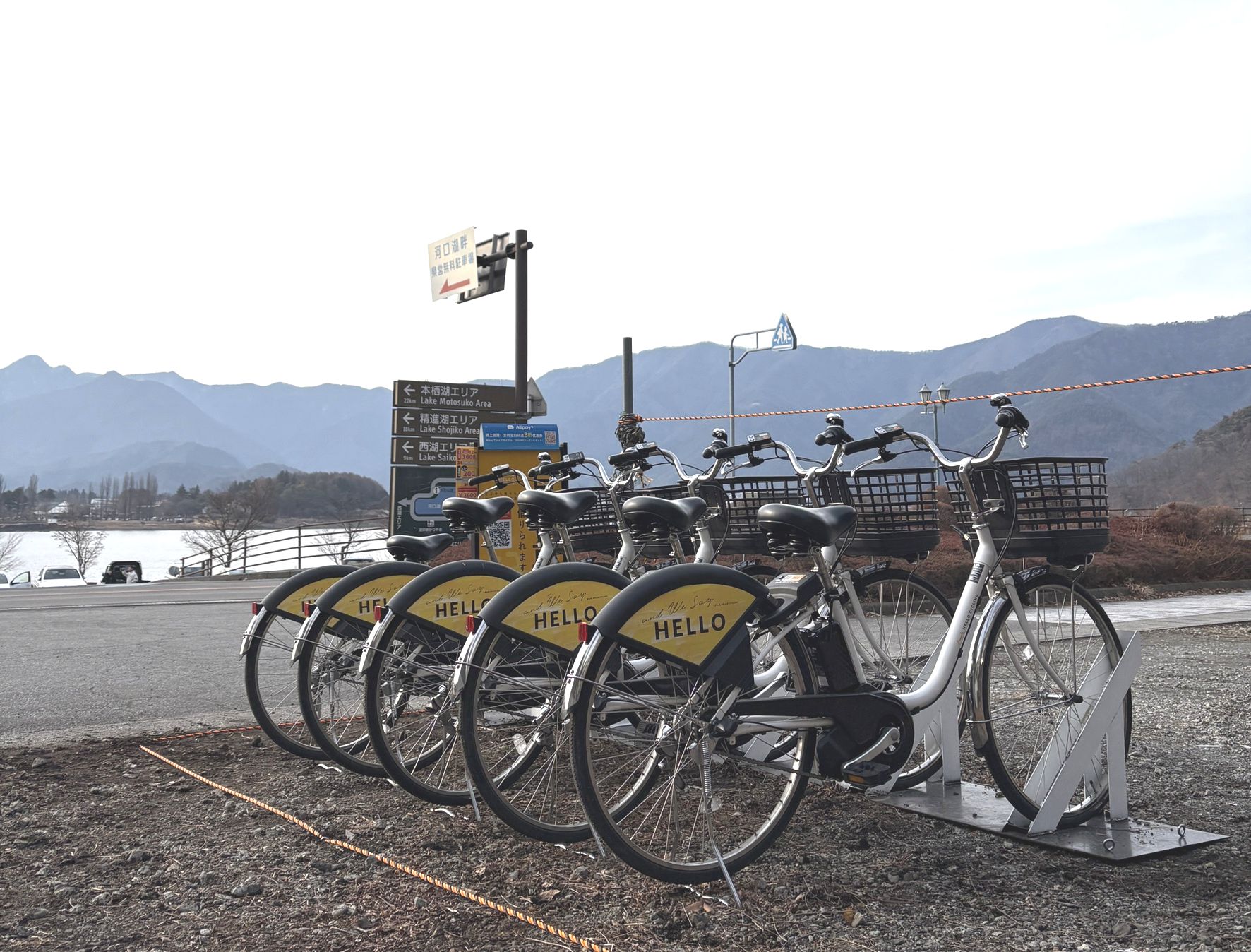 河口湖畔　県営無料駐車場前