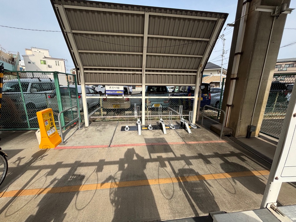 忍ケ丘駅北自転車駐車場②