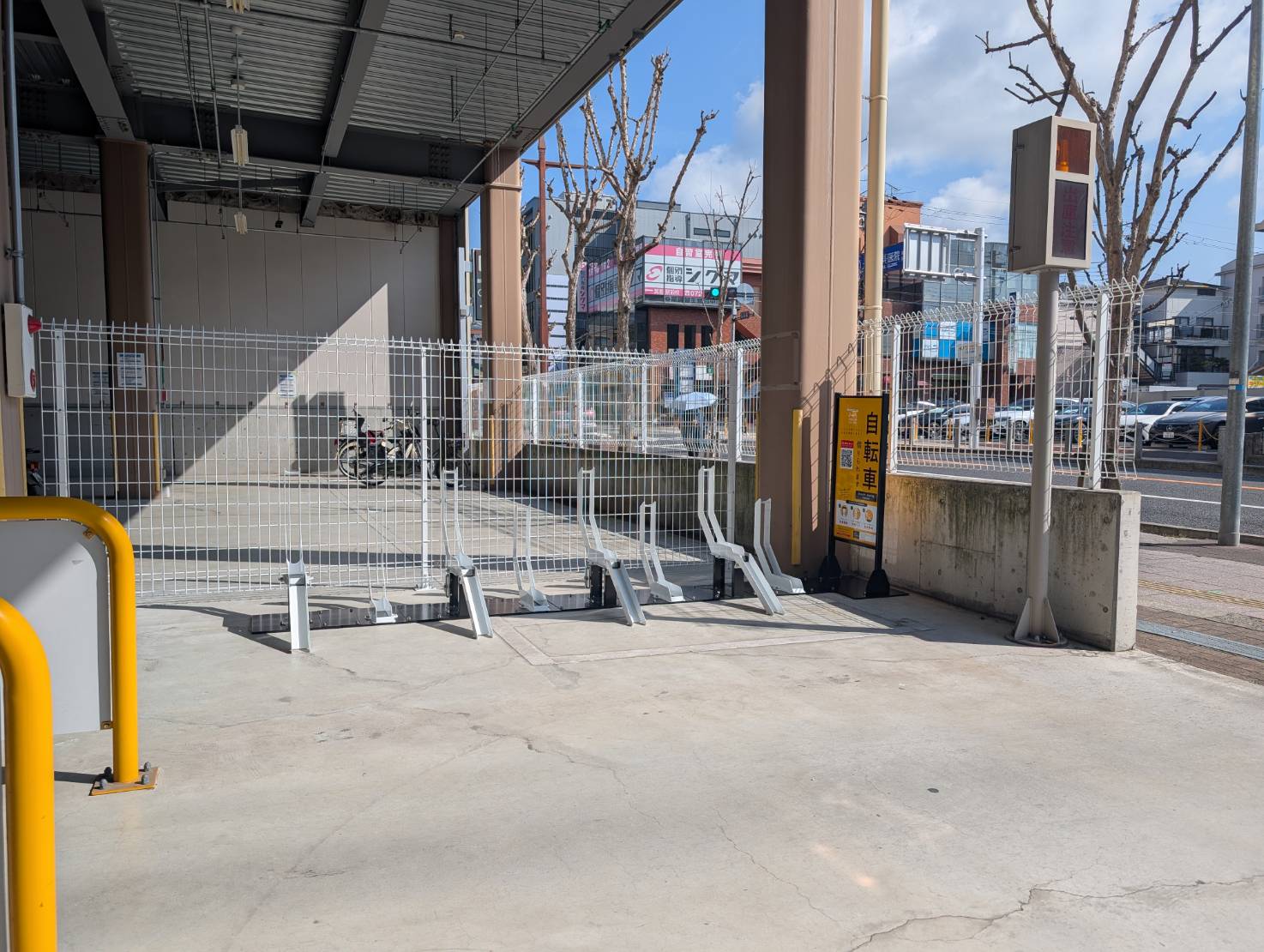 箕面駅前第一駐車場・箕面駐輪場