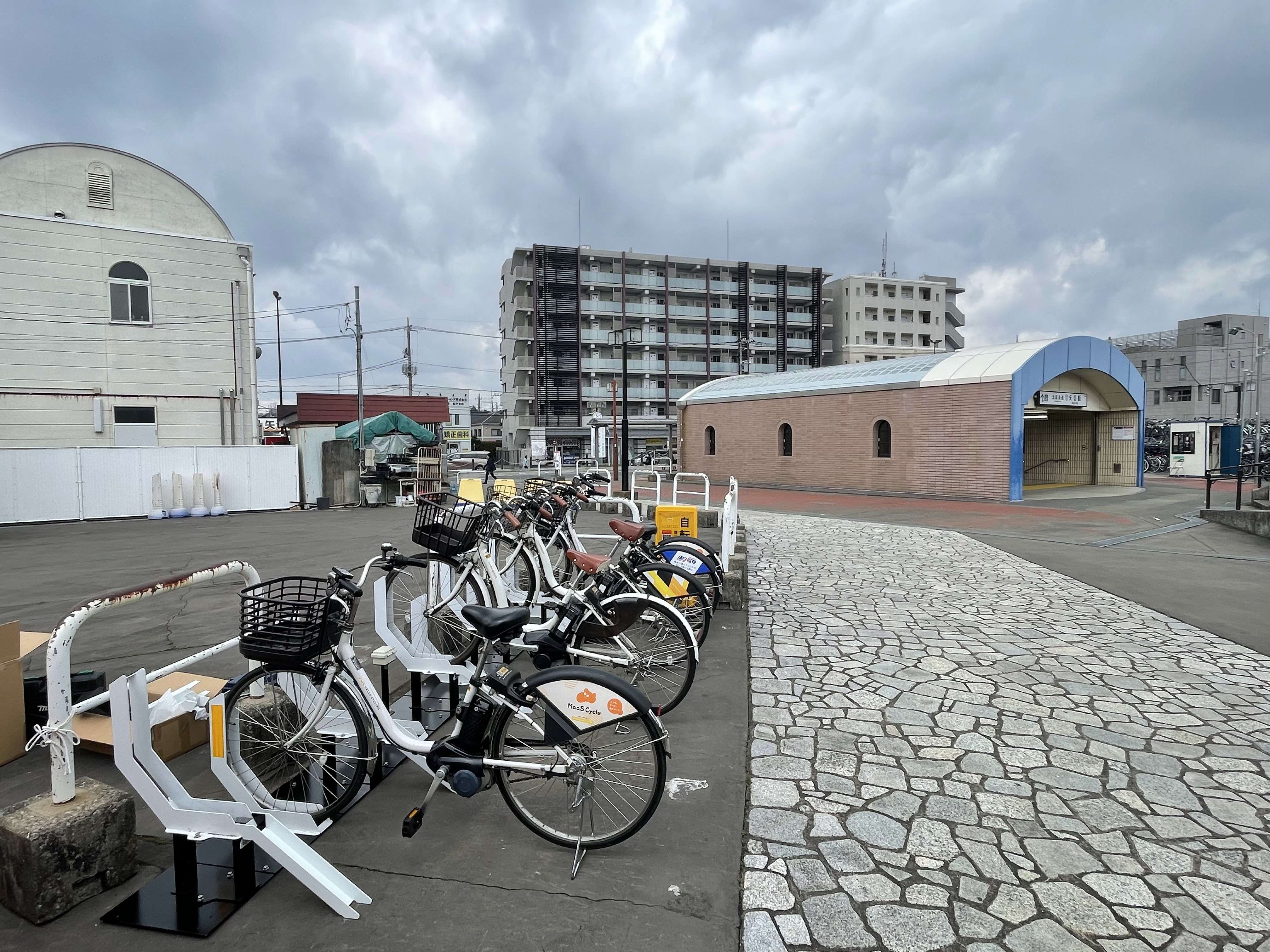 北総線矢切駅前