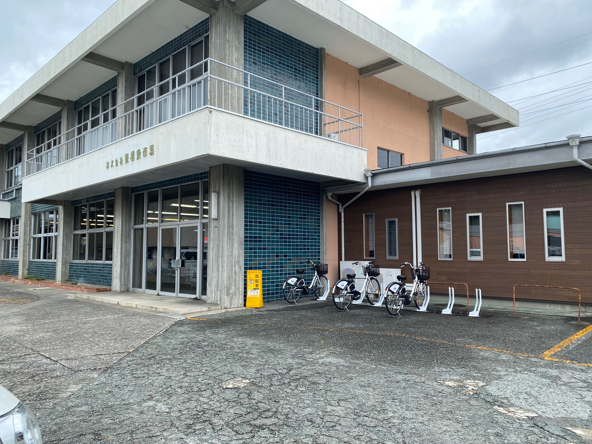 豊橋魚市場前