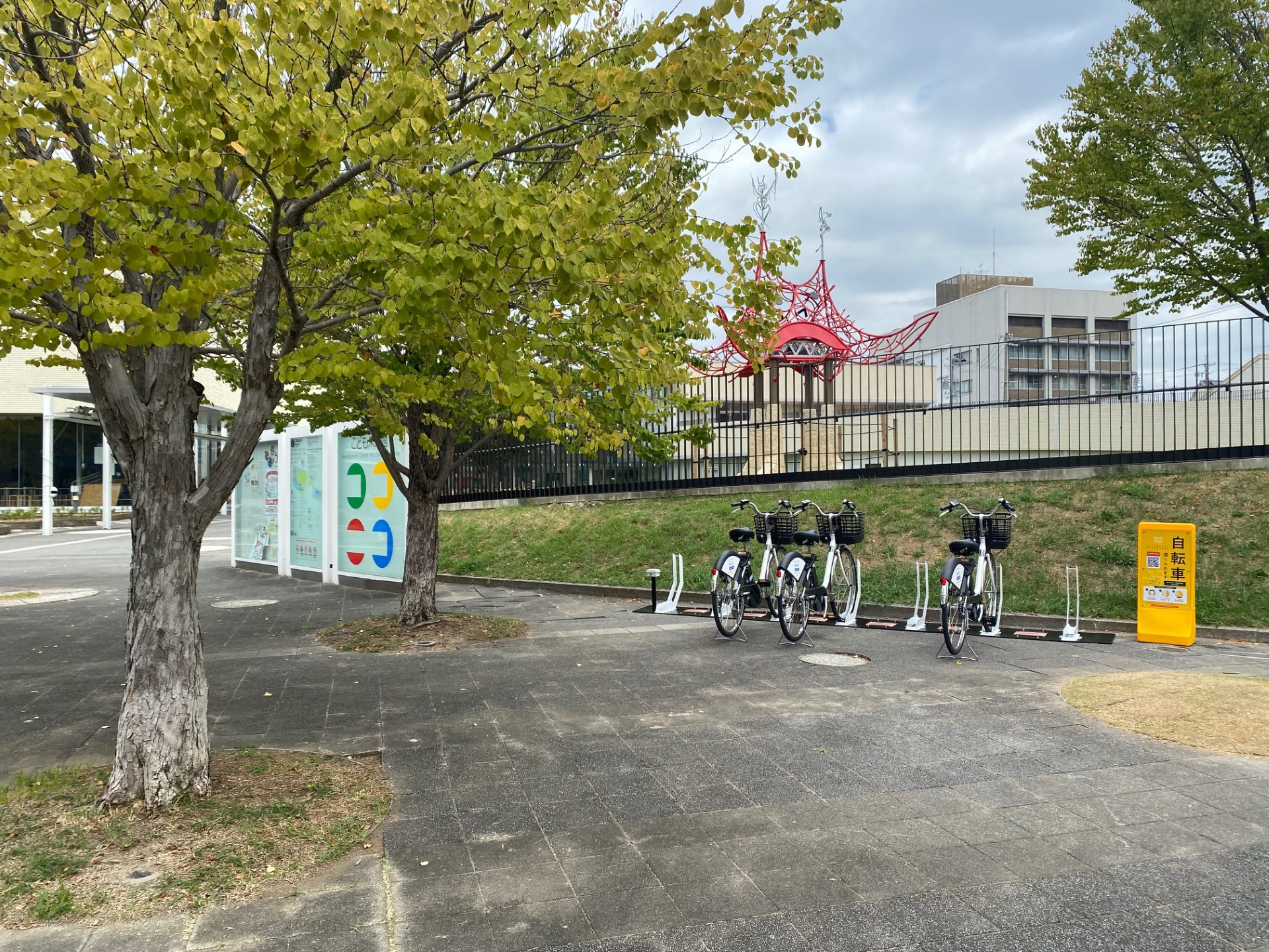 こども未来館ここにこ正面入口前 (HELLO CYCLING ポート)の画像1