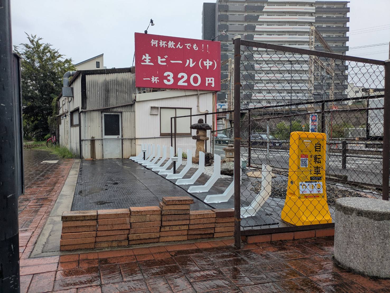 せせらぎ広場内石庭