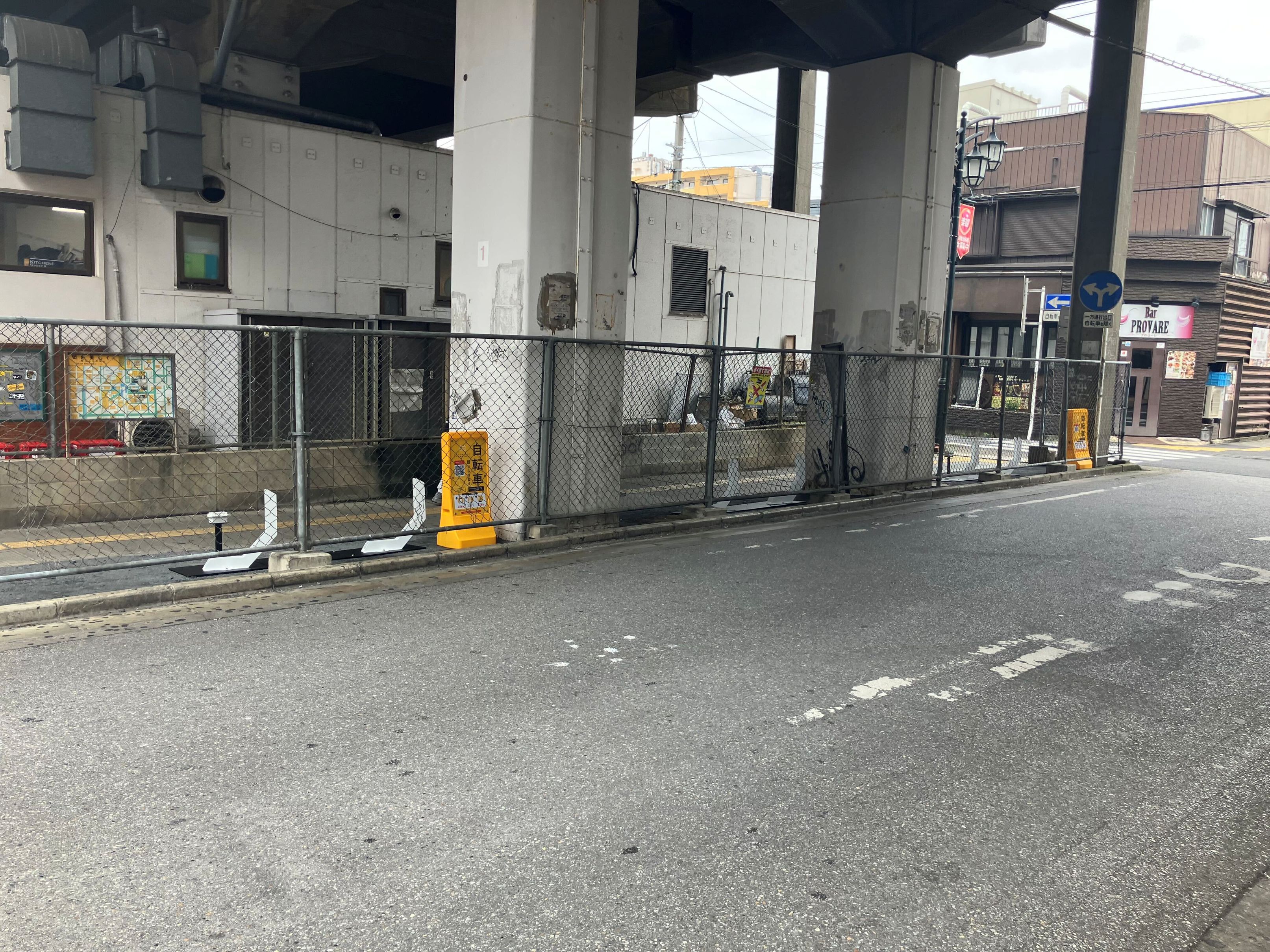 南越谷駅　高架下